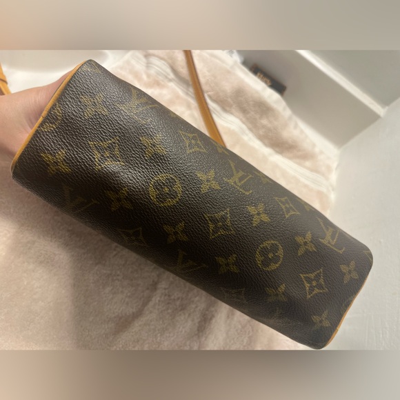 Louis Vuitton Tuileries Crossbody Monogram - Picture 10 of 17